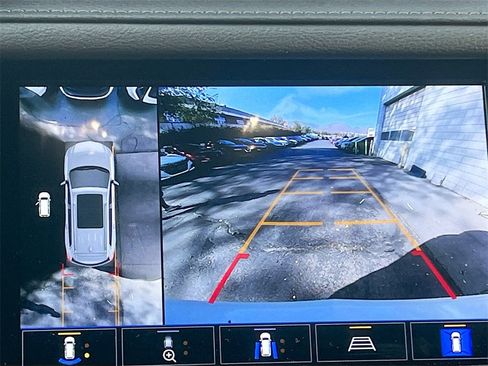 Used 2022 Cadillac XT6 Premium Luxury w/ Technology Package image 14