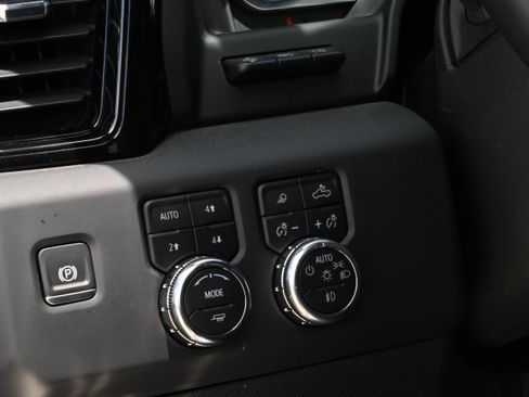 Used 2024 GMC Sierra 2500 AT4 w/ AT4 Premium Plus Package AWD/4WD image 28