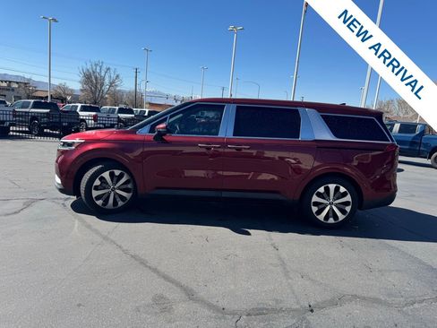 Used 2022 Kia Carnival LX image 4