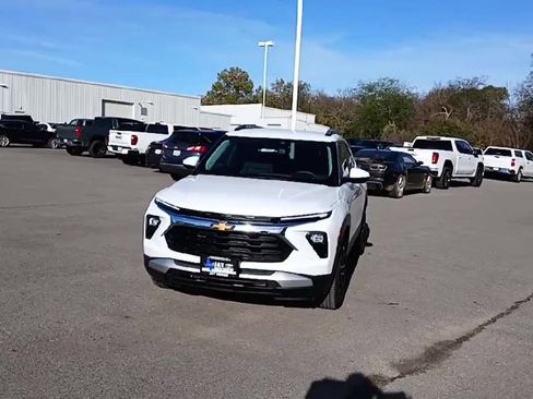 New 2026 Chevrolet TrailBlazer LT w/ Driver Confidence Package FWD image 3