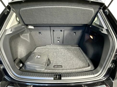 Used 2022 Volkswagen Taos SEL image 32