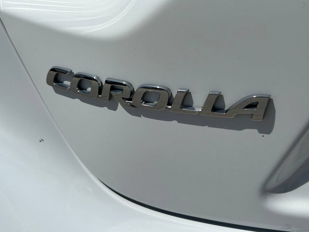 Used 2025 Toyota Corolla LE FWD image 12