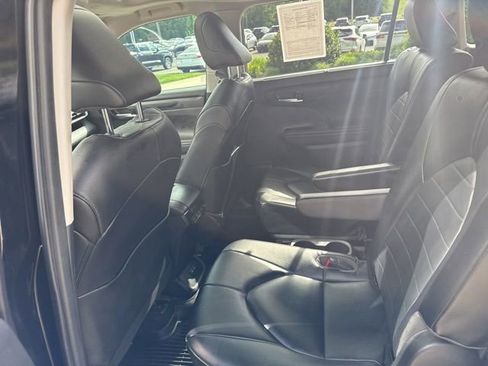 Used 2023 Toyota Highlander XLE AWD/4WD image 25