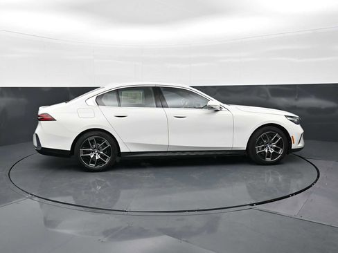 New 2026 BMW 530i w/ Convenience Package RWD image 4