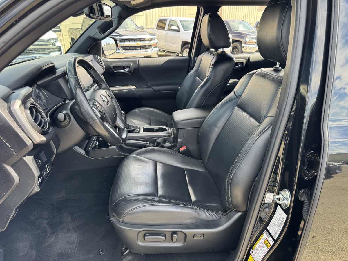 Used 2022 Toyota Tacoma TRD Sport w/ TRD Premium Sport Package AWD/4WD image 23