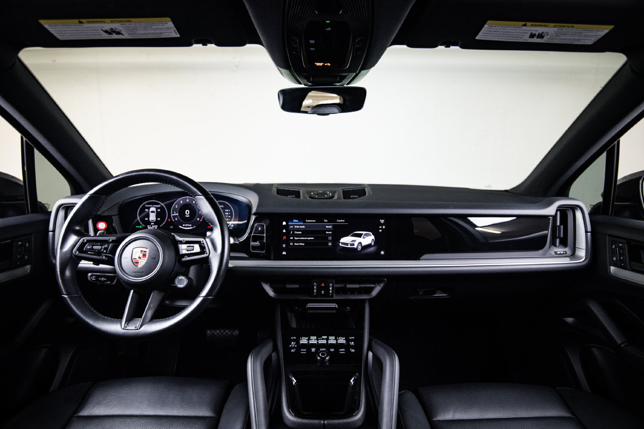 Certified 2024 Porsche Cayenne AWD/4WD image 25