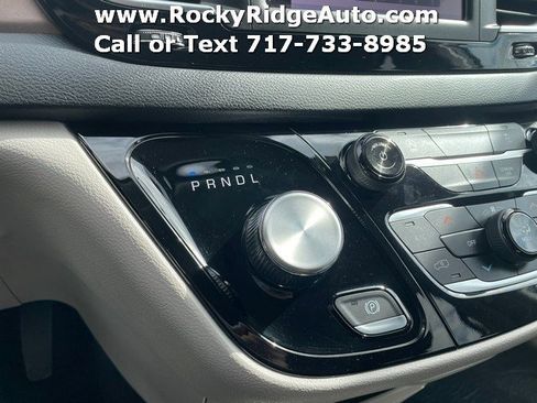 Used 2023 Chrysler Voyager LX image 27