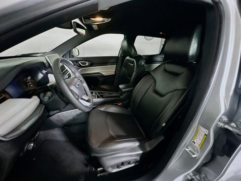 Used 2025 Jeep Compass Limited image 13