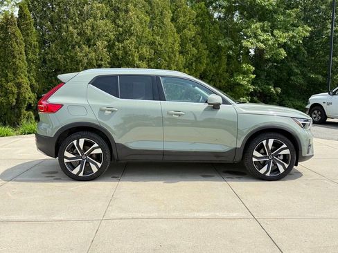 Used 2023 Volvo XC40 B5 Plus w/ Driver Assist Package AWD/4WD image 7