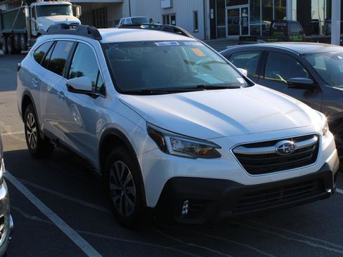 Used 2020 Subaru Outback Premium AWD/4WD image 3