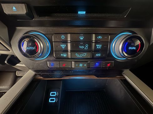 Used 2018 Ford F150 Lariat w/ Equipment Group 502A Luxury image 44