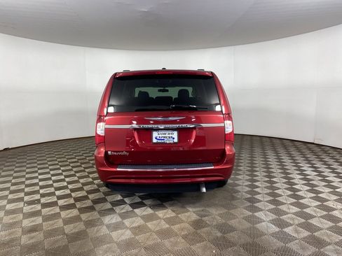 Used 2016 Chrysler Town & Country Touring w/ Driver Convenience Group image 2