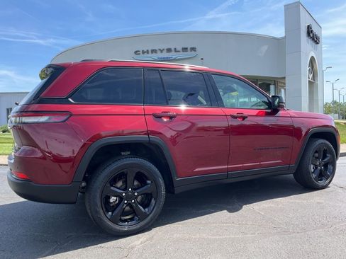 Used 2023 Jeep Grand Cherokee Limited w/ Black Appearance Package AWD/4WD image 46