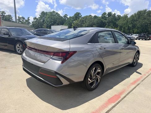 Used 2025 Hyundai Elantra SEL FWD image 6