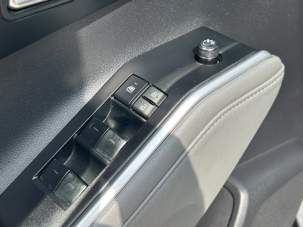 Used 2025 Toyota Highlander XLE FWD image 26