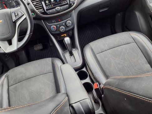 Used 2019 Chevrolet Trax LT w/ LT Convenience Package image 9