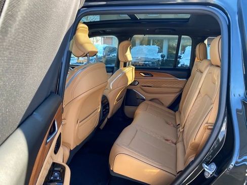 Used 2023 Jeep Grand Cherokee Summit image 26