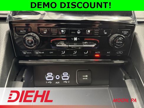 New 2025 Jeep Grand Cherokee Limited w/ Luxury Tech Group II image 32