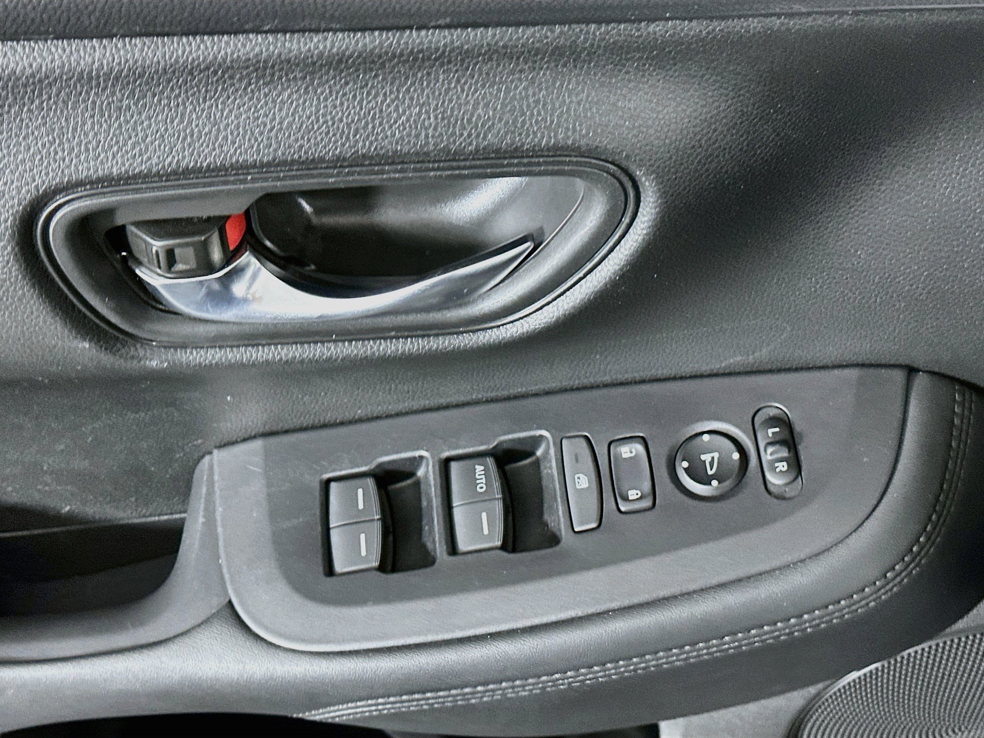 Used 2024 Honda HR-V LX image 15