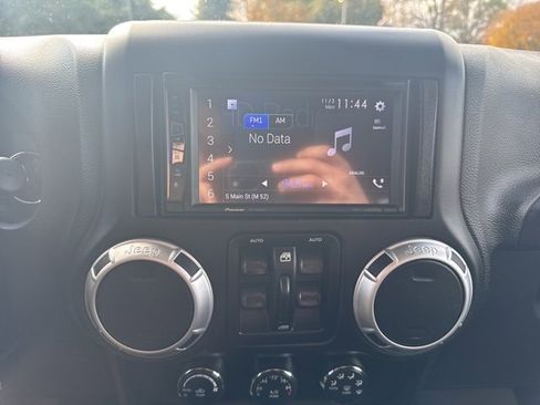 Certified 2016 Jeep Wrangler Unlimited Sahara w/ Connectivity Group image 17