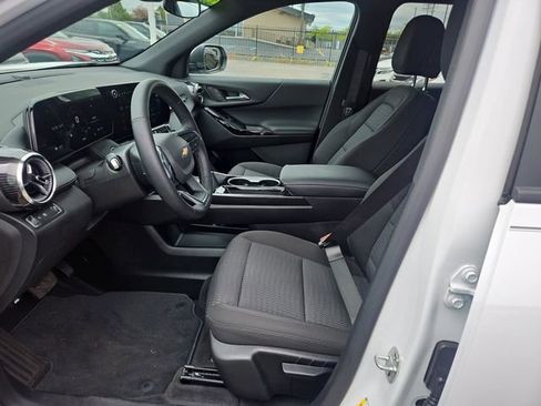 Used 2025 Chevrolet Equinox LT FWD image 9