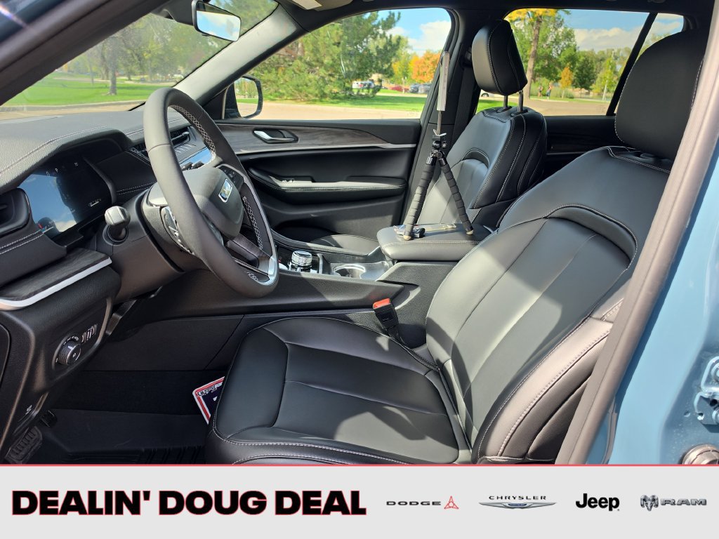 New 2027 Jeep Grand Cherokee Limited AWD/4WD image 9