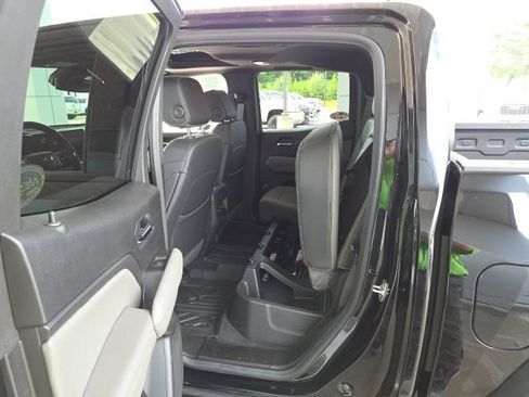 Used 2025 Chevrolet Colorado ZR2 AWD/4WD image 29