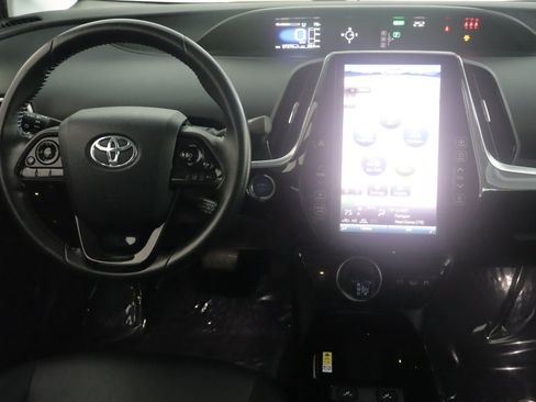 Used 2020 Toyota Prius Prime XLE FWD image 2