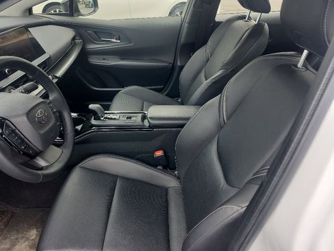 Used 2025 Toyota Prius FWD image 11