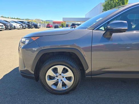 Used 2022 Toyota RAV4 LE AWD/4WD image 18