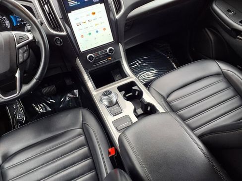 Used 2024 Ford Edge SEL image 11