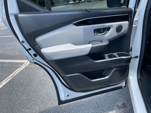 Used 2025 Honda Pilot Touring image 38