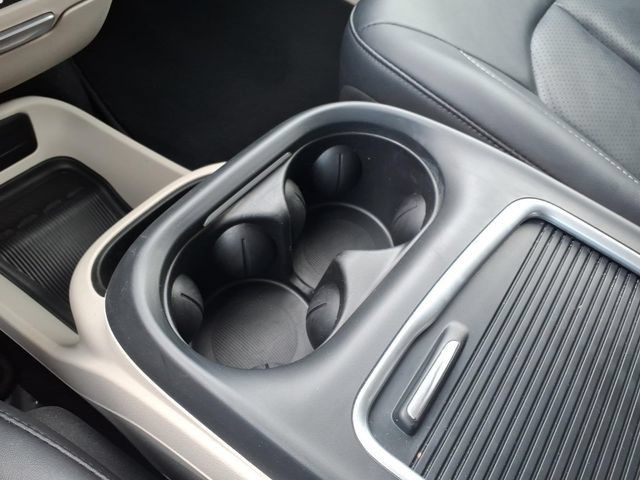 Used 2024 Chrysler Pacifica Touring-L FWD image 19