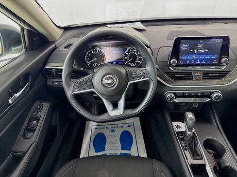 Used 2025 Nissan Altima 2.5 SV FWD image 26