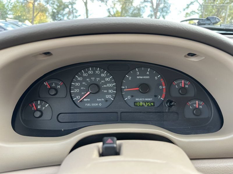 Used 2004 Ford Mustang Coupe RWD image 17