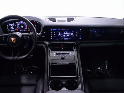 Certified 2025 Porsche Panamera 4 image 38