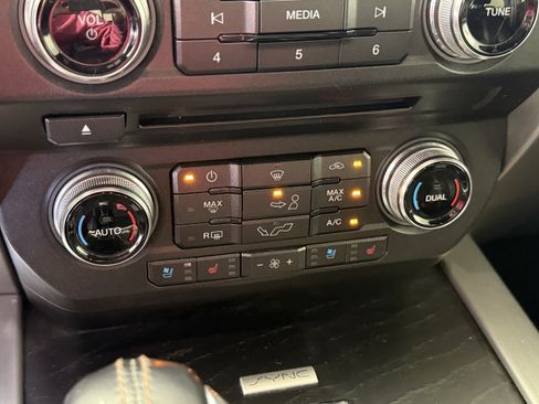 Used 2018 Ford F150 Platinum w/ Equipment Group 701A Luxury image 23