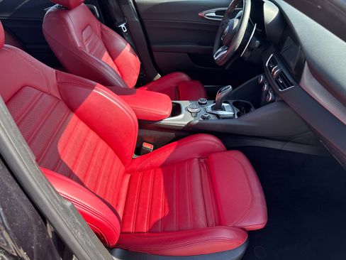 Used 2024 Alfa Romeo Giulia Veloce image 13