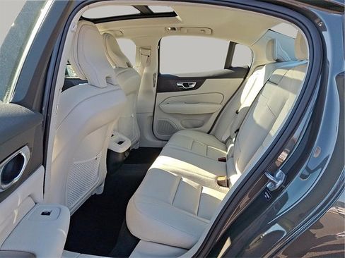 Used 2022 Volvo S60 B5 Momentum w/ Premium Package image 9