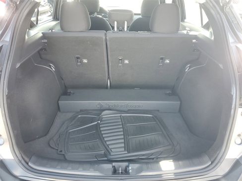 Used 2019 Nissan Kicks S image 8