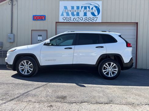 Used 2015 Jeep Cherokee Sport image 14
