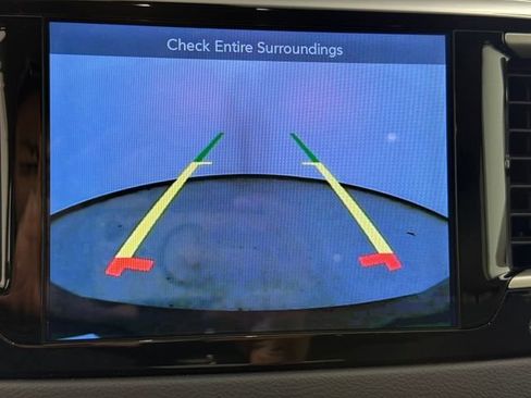 Used 2017 Chrysler Pacifica Touring FWD image 31