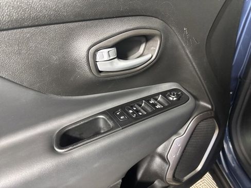 Certified 2023 Jeep Renegade Latitude image 11