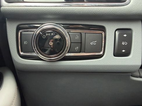 Used 2019 Lincoln Navigator Reserve AWD/4WD image 18