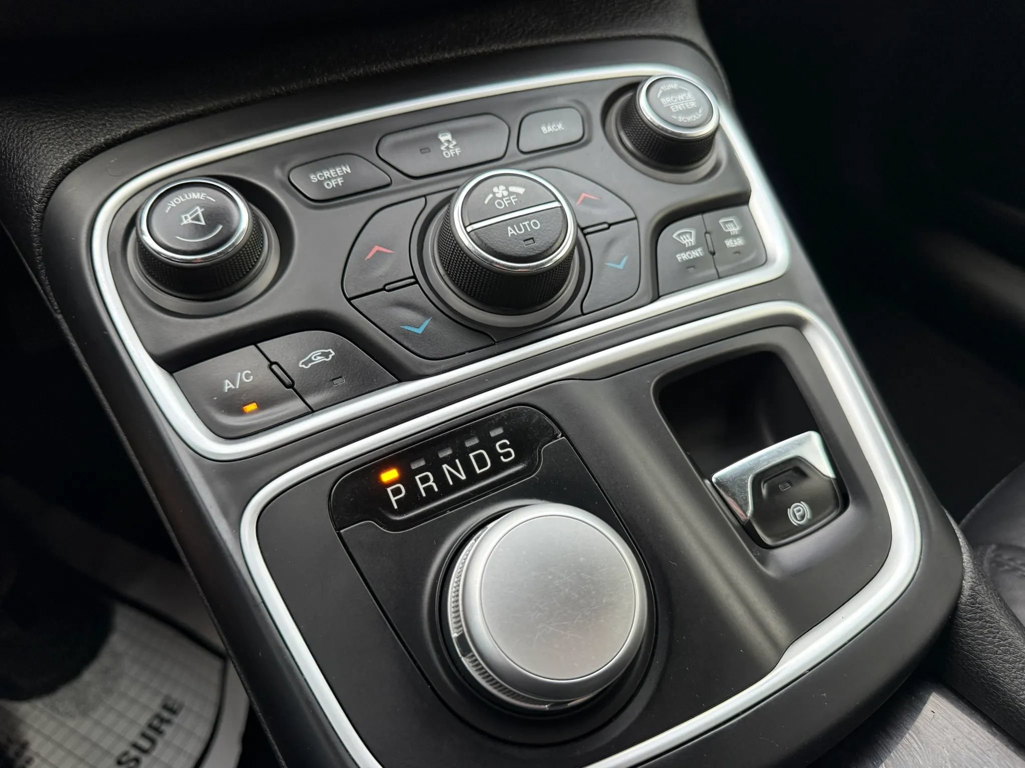 Used 2015 Chrysler 200 C AWD/4WD image 19