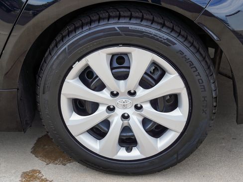 Used 2025 Toyota Corolla LE FWD image 13
