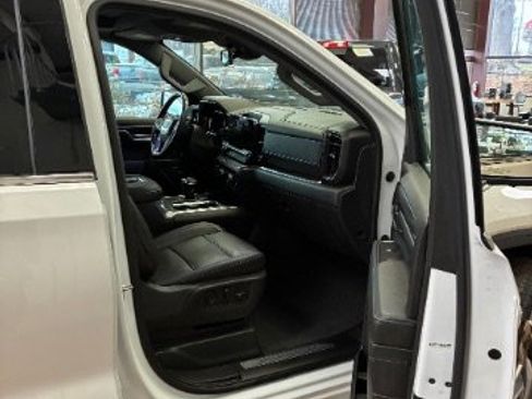 Used 2022 GMC Sierra 1500 SLT w/ SLT Premium Plus Package image 33