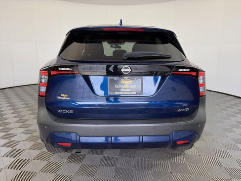 Used 2025 Nissan Kicks SV AWD/4WD image 9