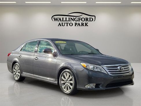 Used 2011 Toyota Avalon Limited image 3