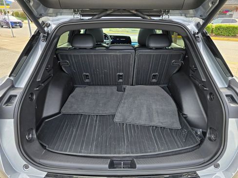 Used 2025 Chevrolet Equinox EV LT w/ Convenience Package image 17